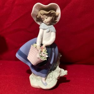 Vintage LLADRO  1983 Pretty Pickings Girl with Basket of Flowers  #5222